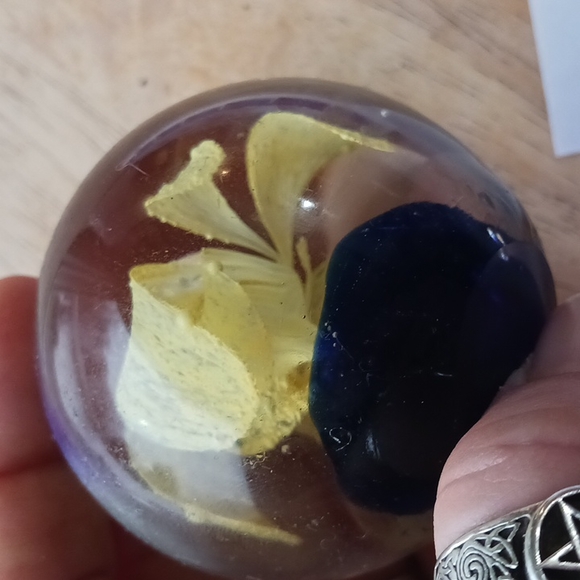 VINTAGE Glass Heavy Paperweight Flower Collectible - Picture 7 of 8